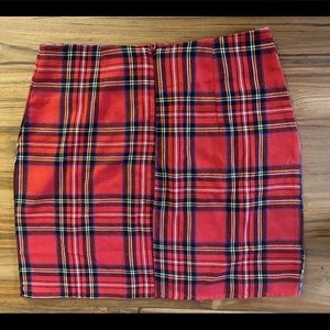 Selling this new unworn Shein plaid mini skirt.